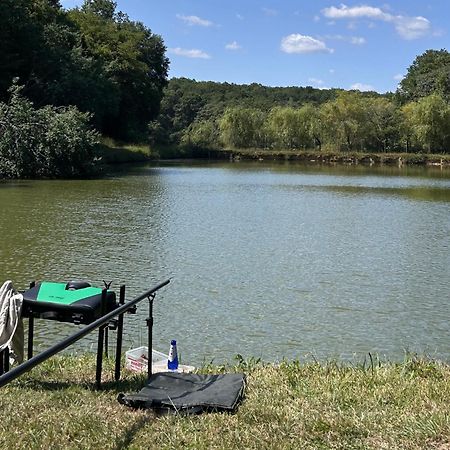 Camping Les Petites Minaudieres Coussay-les-Bois Bagian luar foto