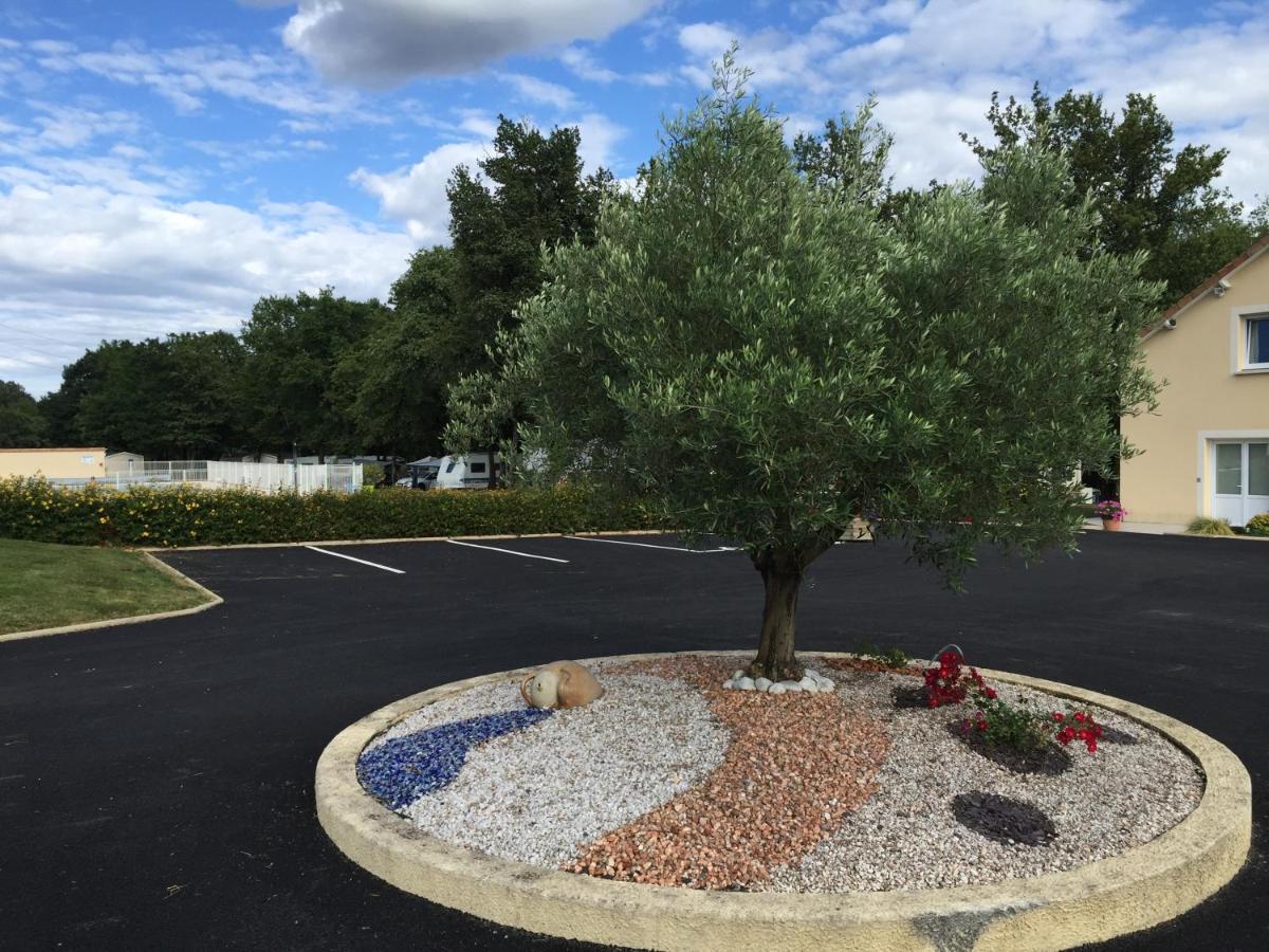 Camping Les Petites Minaudieres Coussay-les-Bois Bagian luar foto