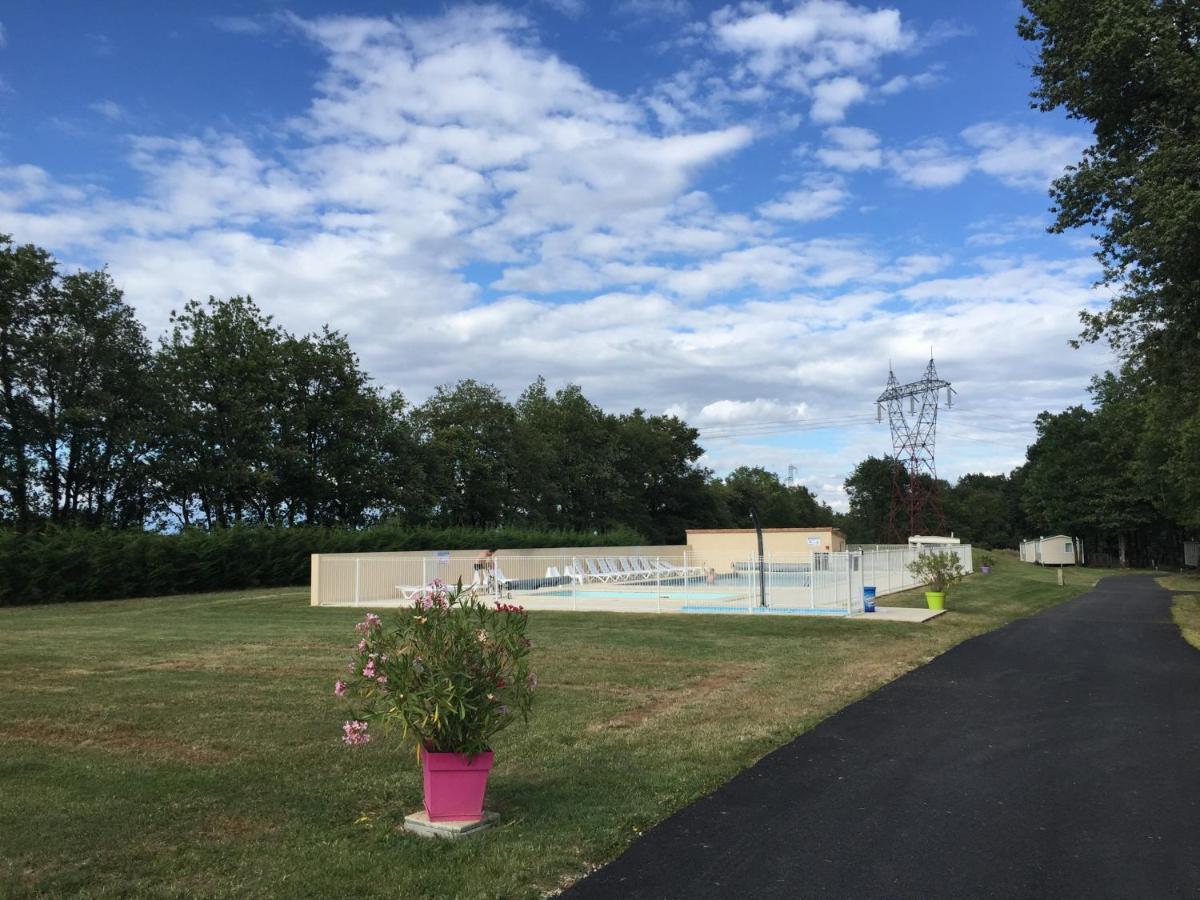 Camping Les Petites Minaudieres Coussay-les-Bois Bagian luar foto