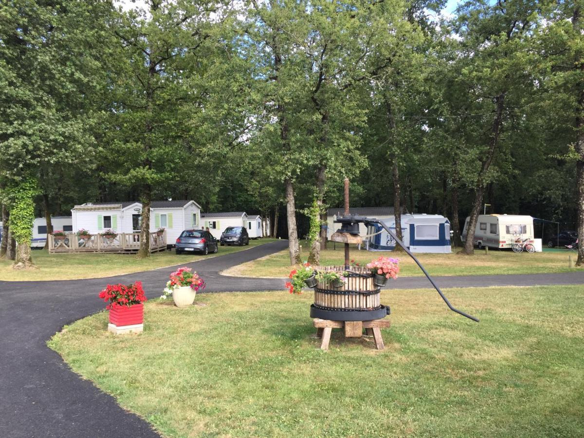 Camping Les Petites Minaudieres Coussay-les-Bois Bagian luar foto
