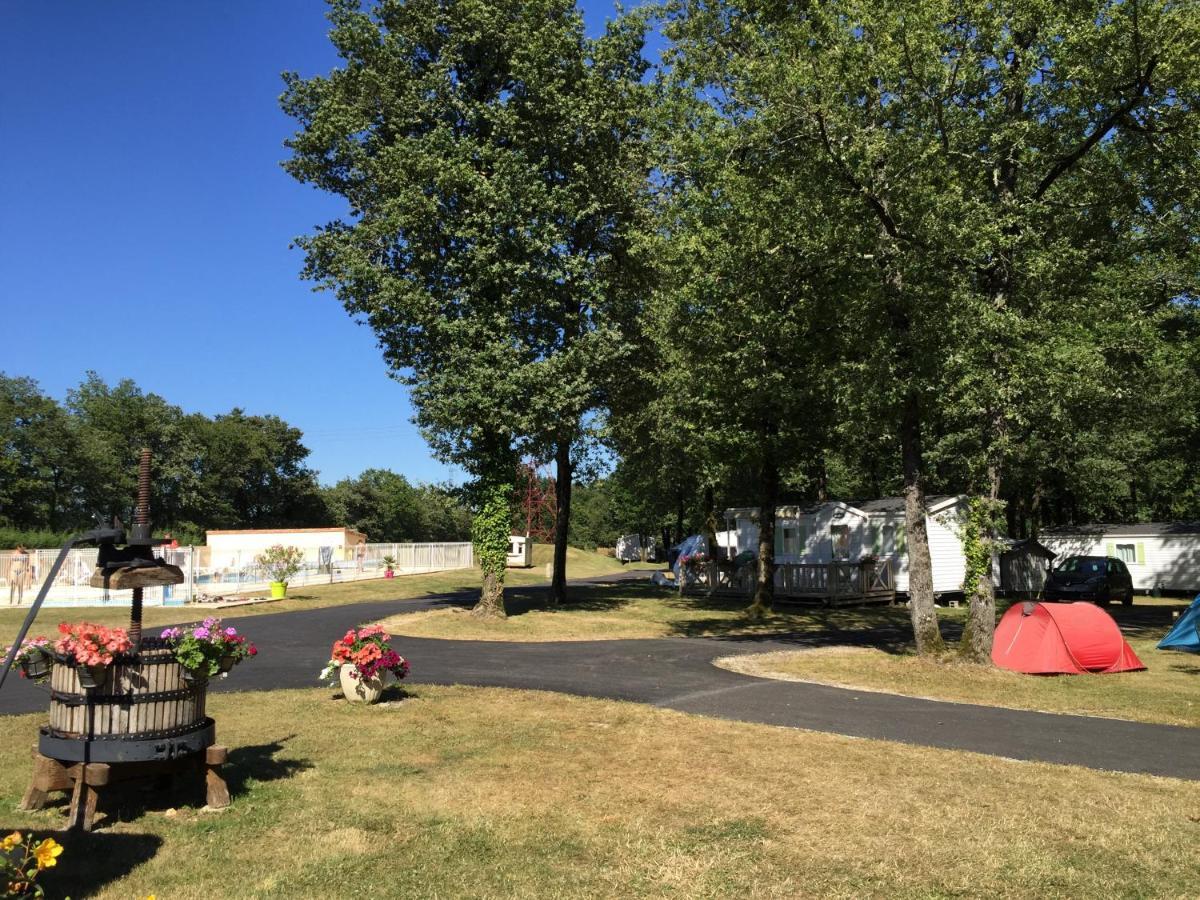 Camping Les Petites Minaudieres Coussay-les-Bois Bagian luar foto