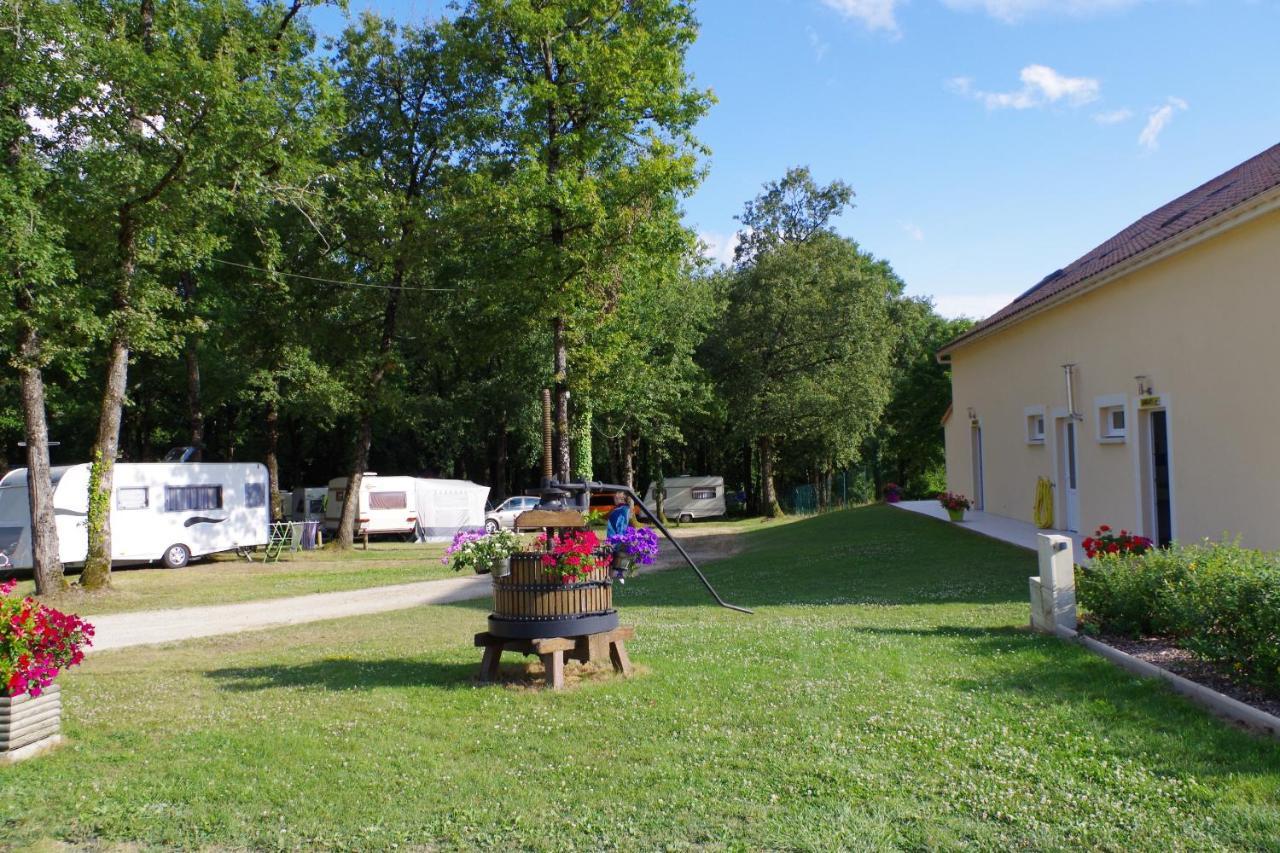 Camping Les Petites Minaudieres Coussay-les-Bois Bagian luar foto