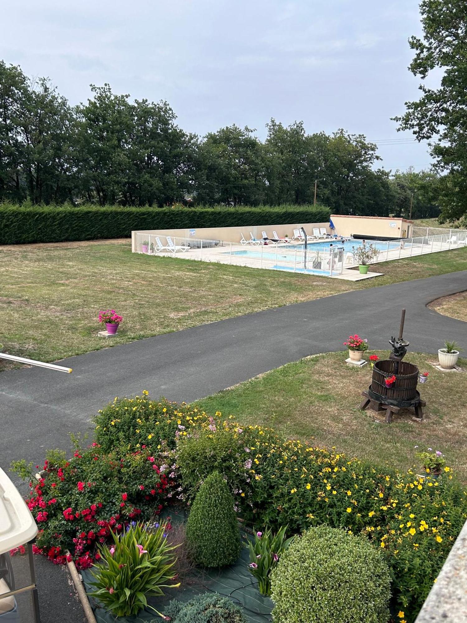 Camping Les Petites Minaudieres Coussay-les-Bois Bagian luar foto