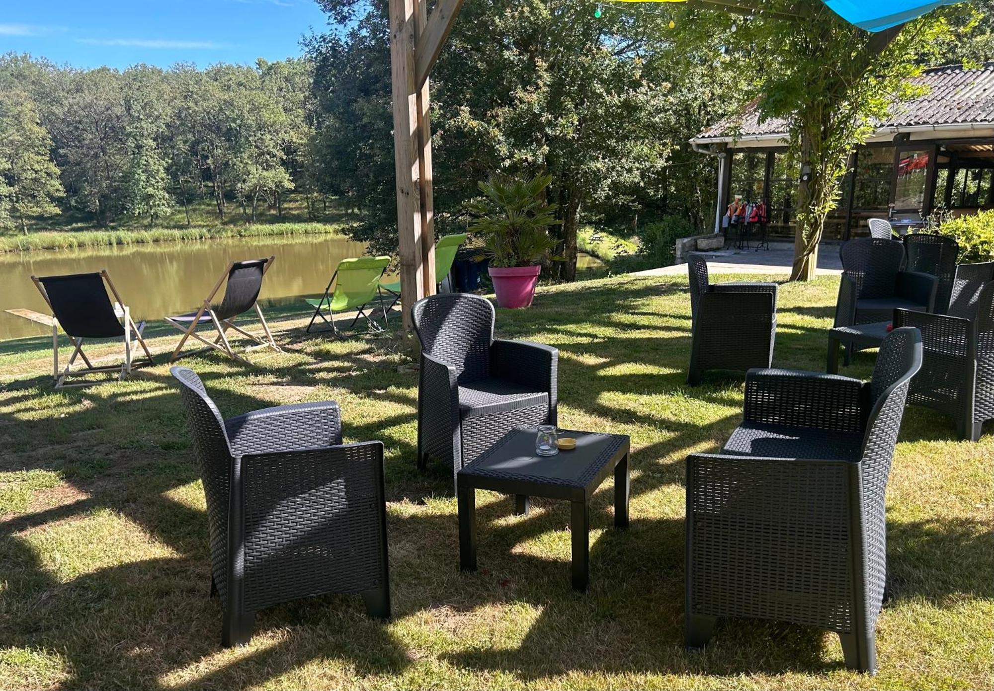 Camping Les Petites Minaudieres Coussay-les-Bois Bagian luar foto