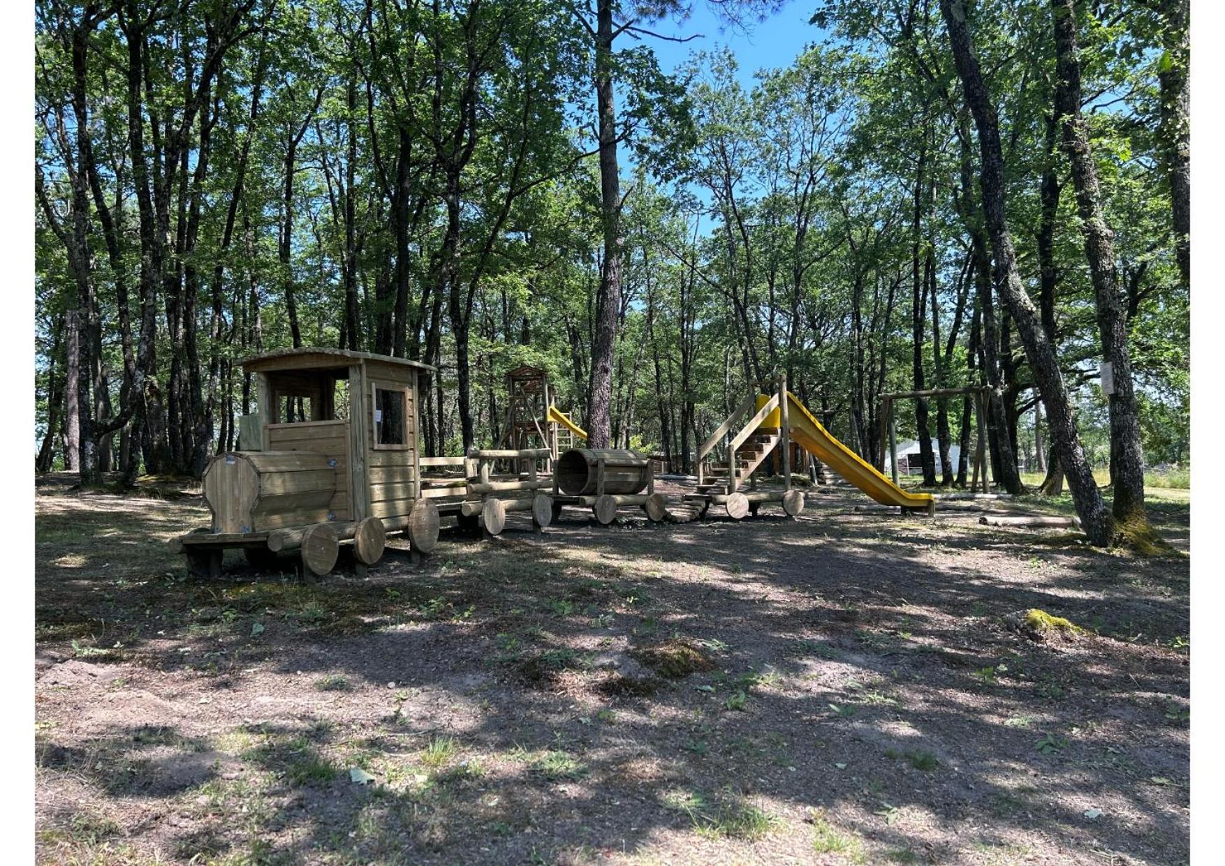 Camping Les Petites Minaudieres Coussay-les-Bois Bagian luar foto